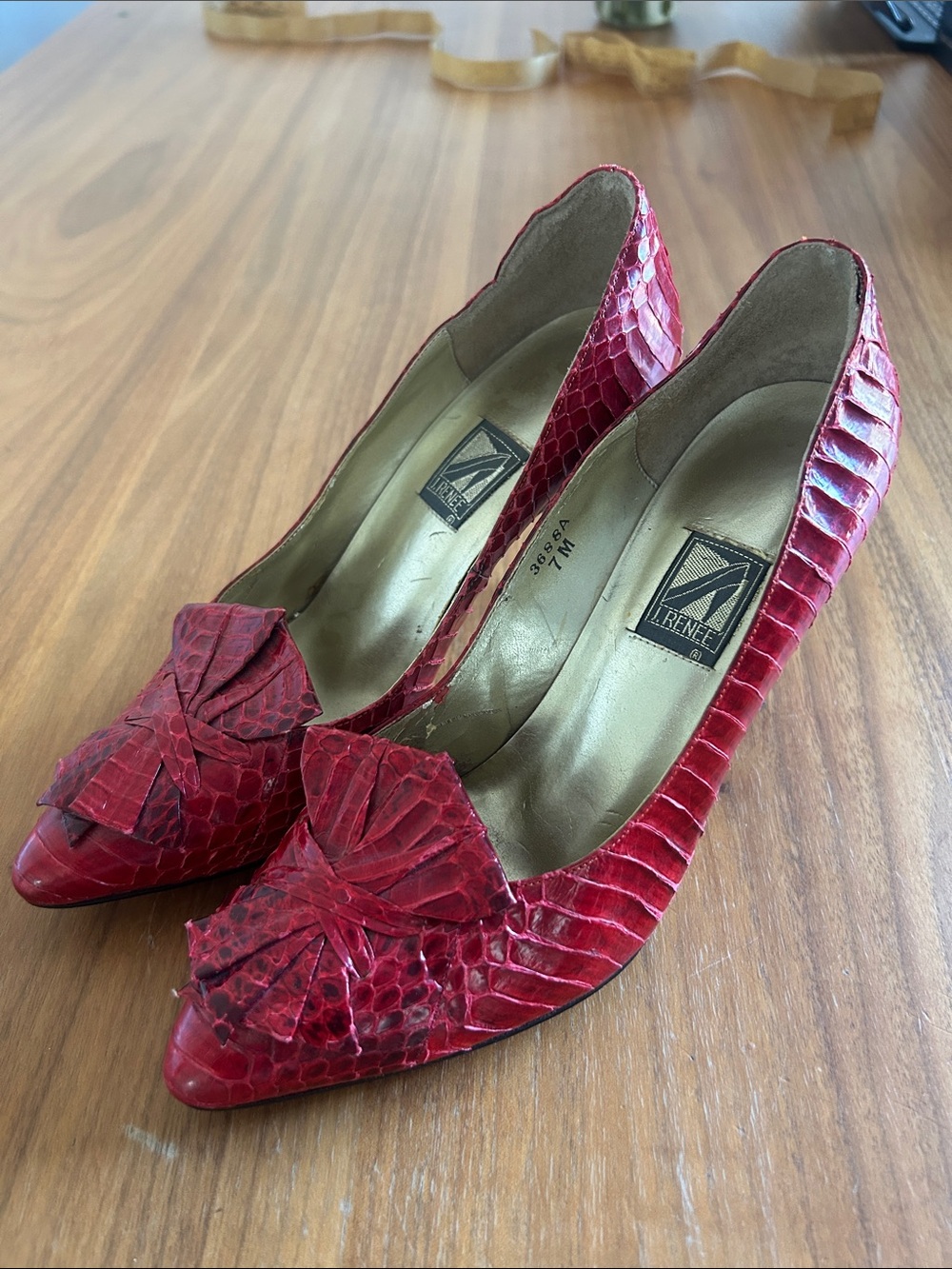 J. Renee Red Snakeskin Embossed Bow Pumps Heels Size 7M